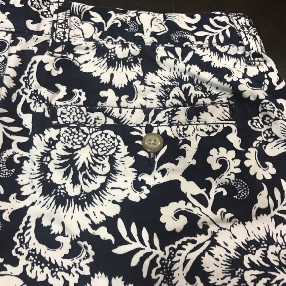 GAP Navy Blue and White Floral design Shorts - Picture 4 of 7